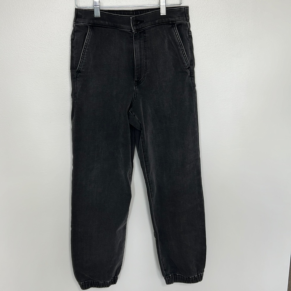 EXPRESS super high rise jogger. Size 6. Brand new. Never worn.